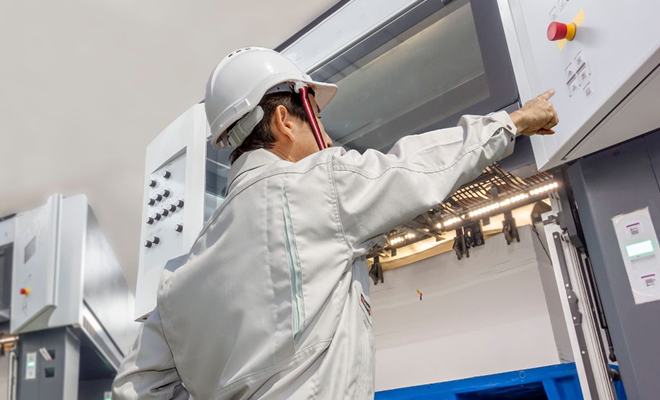 人の入れ替わりが多い現場でのベテランの教育負担をVR教材で軽減